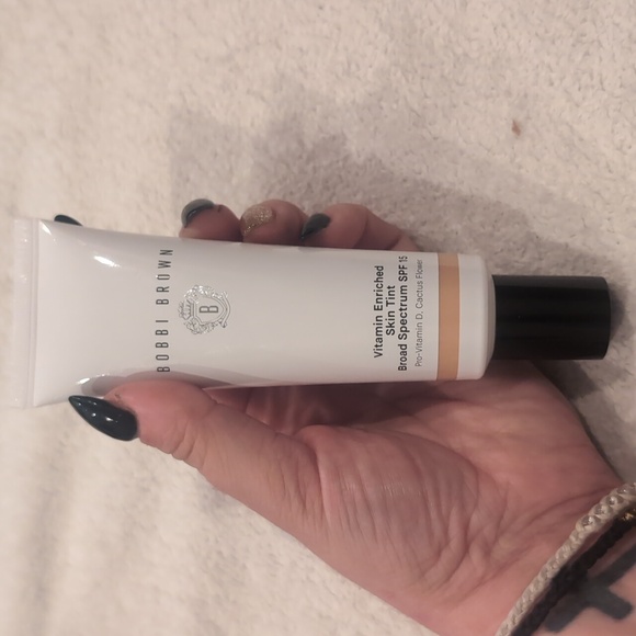 Bobbi Brown Vitamin Enriched Skin Tint in the Shade Light 3 - Picture 2 of 7